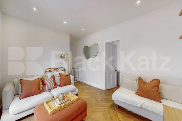 Stylish & contemporary maisonette flooded with natural light  Odger Street, Battersea 